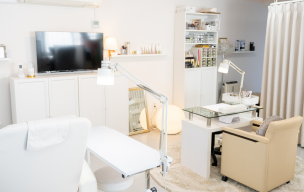 Nail Factory PINKBERRY 店舗内装